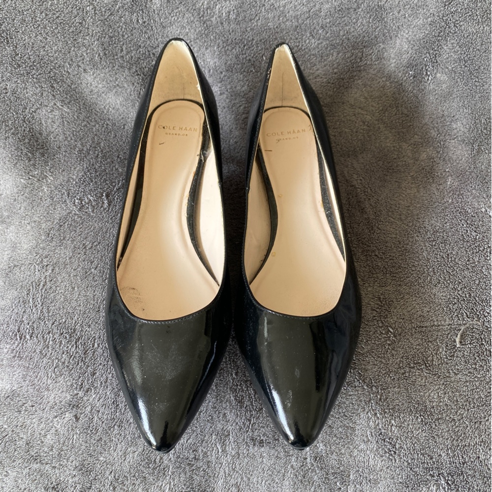 COLE HAAN Women's Black Patent Leather Kitten Heel Pumps in Size 8